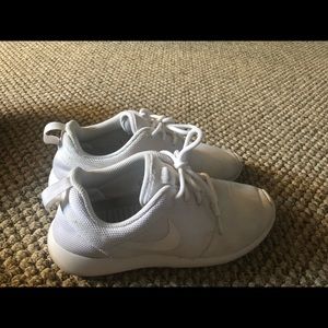 Size 6.5 White Roches